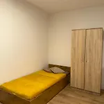 Jednoosobowy Do Wynajecia W Mieszkaniu *