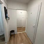 Kapszulahotel Jednoosobowy Do Wynajecia W Mieszkaniu *