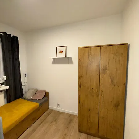 Kapszulahotel Jednoosobowy Do Wynajecia W Mieszkaniu Varsó