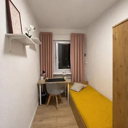 Pokój Jednoosobowy Do Wynajęcia W Mieszkaniu Hotel kapsułowy *
