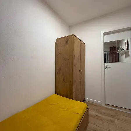 Jednoosobowy Do Wynajecia W Mieszkaniu Varšava