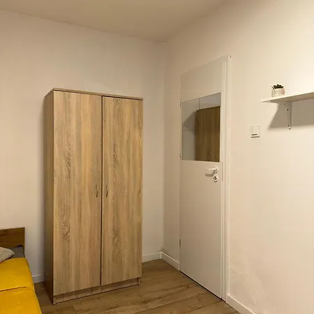 Pokój Jednoosobowy Do Wynajęcia W Mieszkaniu *